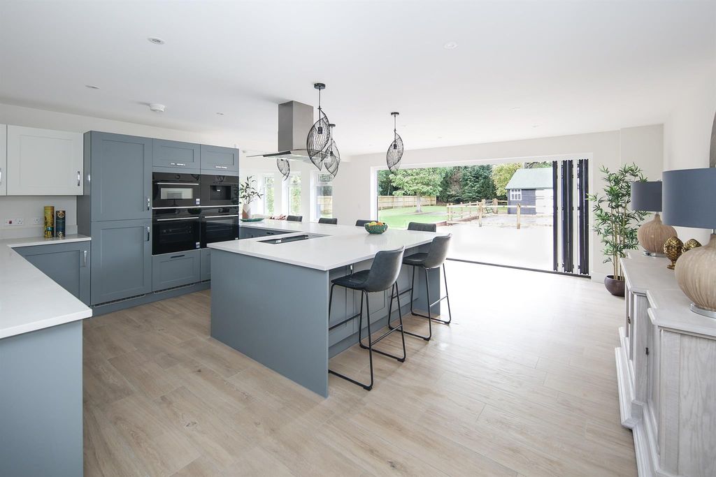 Property photo 3 of 26