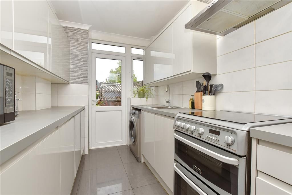 Property photo 2 of 10 Kitchen