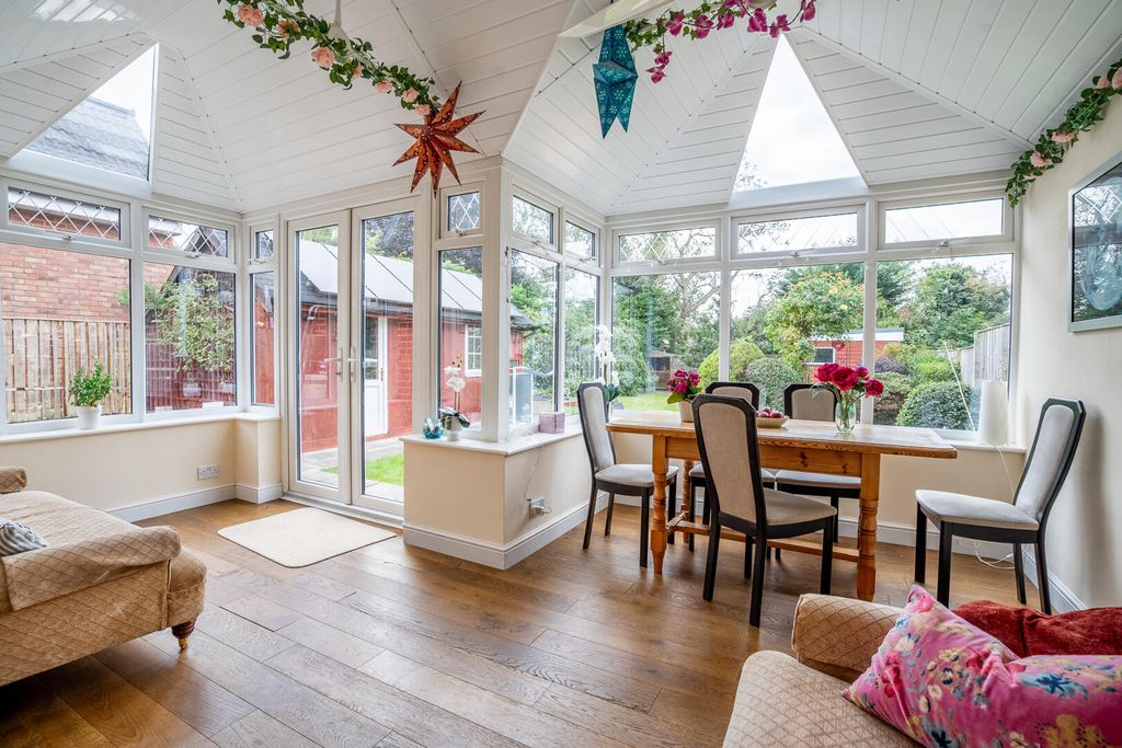 Property photo 2 of 21 Conservatory