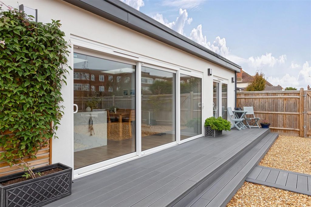 Property photo 2 of 22 Wallace Ave_23.Jpg