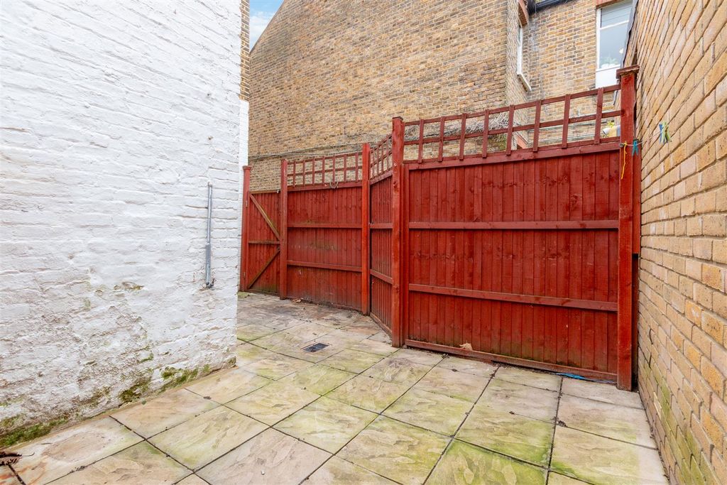 Property photo 3 of 12 Newton Avenue 21 Ph11.Jpg