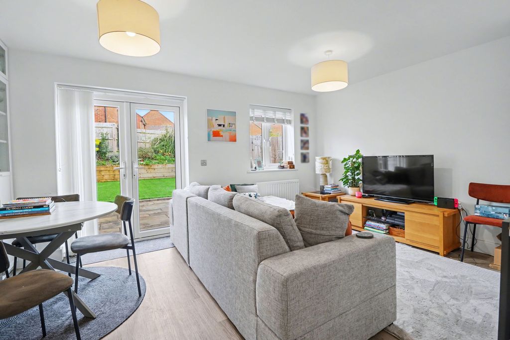 Property photo 2 of 11