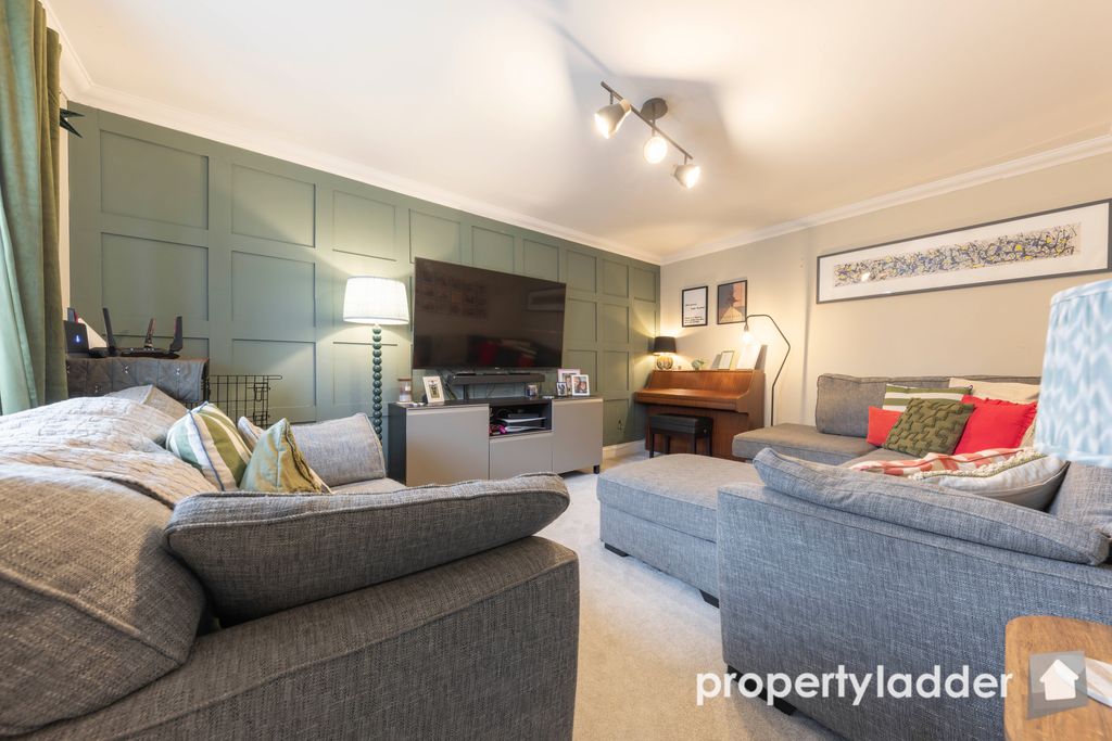 Property photo 3 of 25 Pl