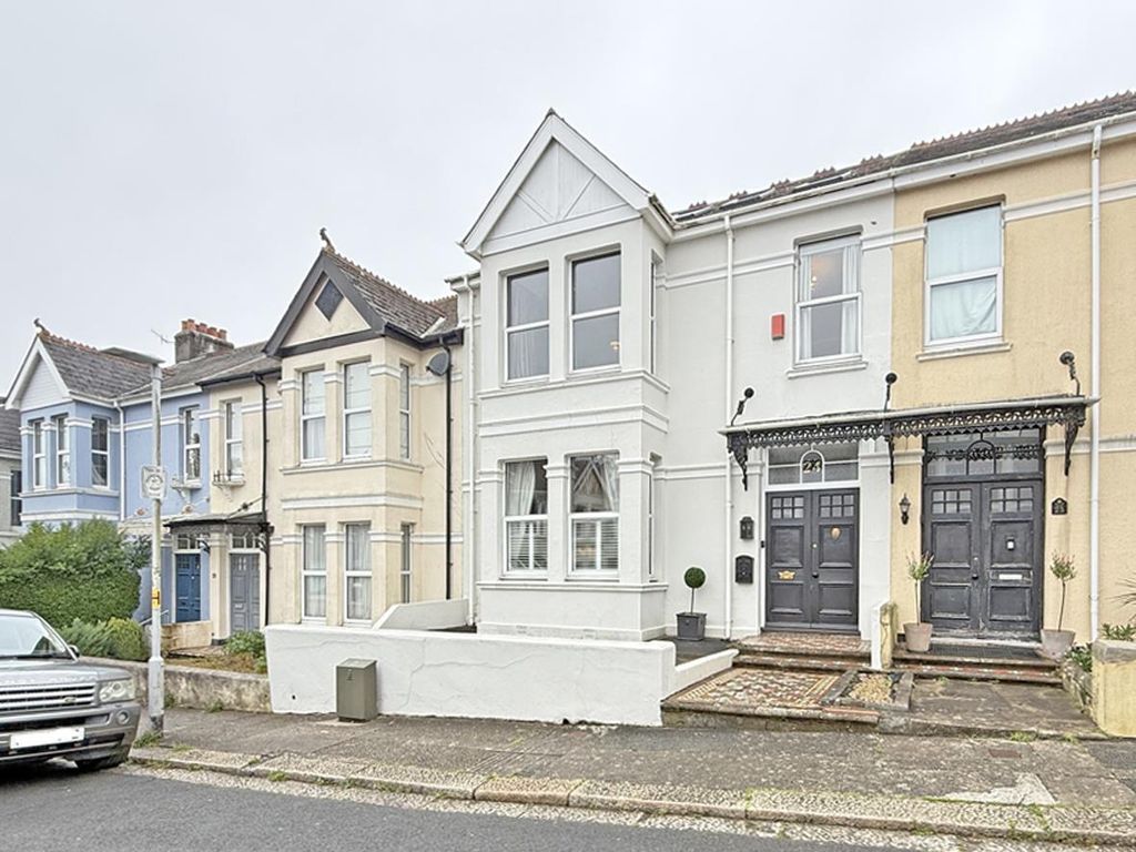 Property photo 1 of 30 Elphinstone Road 24 - Front.Jpg