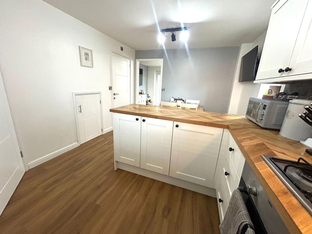 Property photo 2 of 12 Kitchen