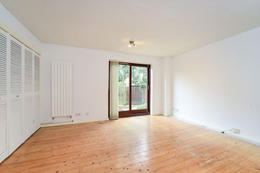 Property photo 2 of 8 Loungebedsit B.Jpg