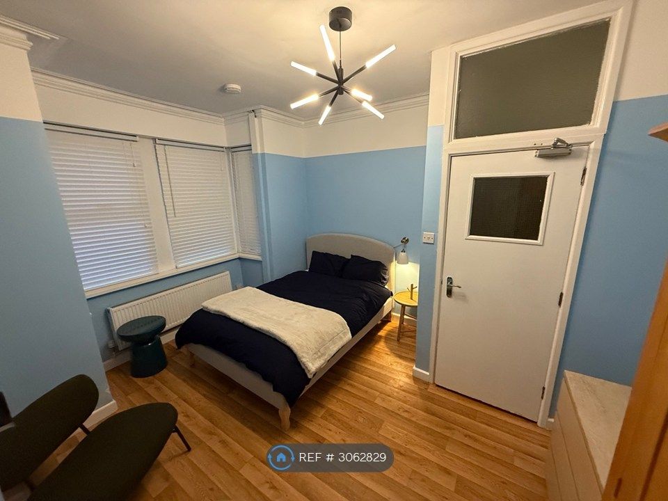 Property photo 3 of 9 Bedroom 1
