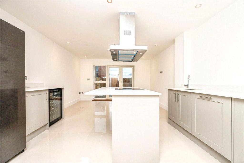 Property photo 2 of 15 Kitchen