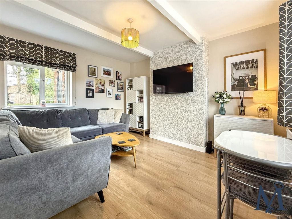 Property photo 3 of 18 Living Room