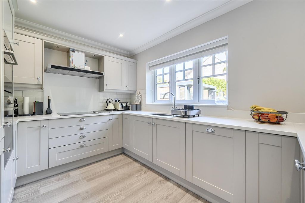 Additional image 9 of 4 bed detached house for saleOak Apples Drive, Crowthorne, Berkshire RG45