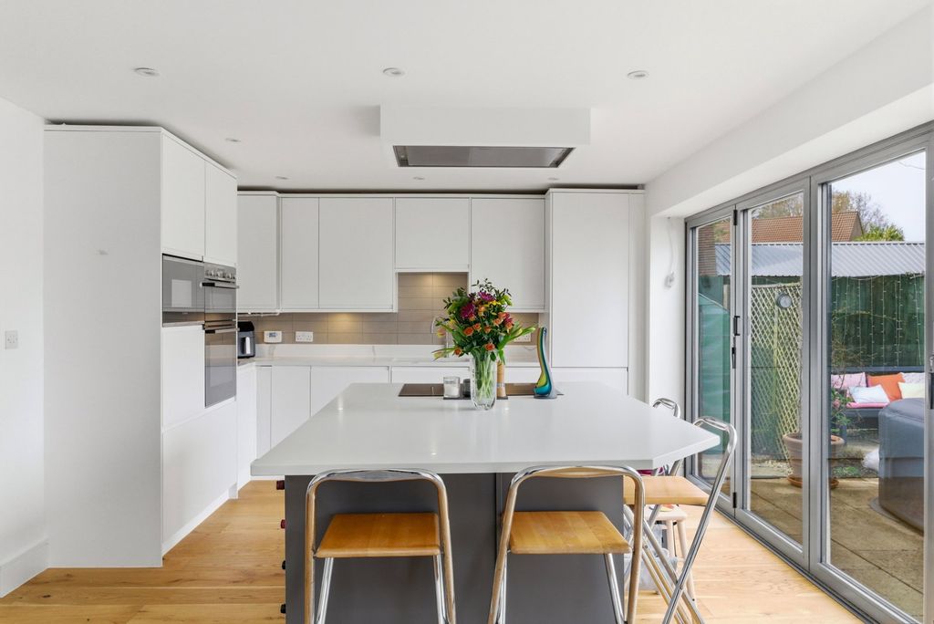 Property photo 2 of 21