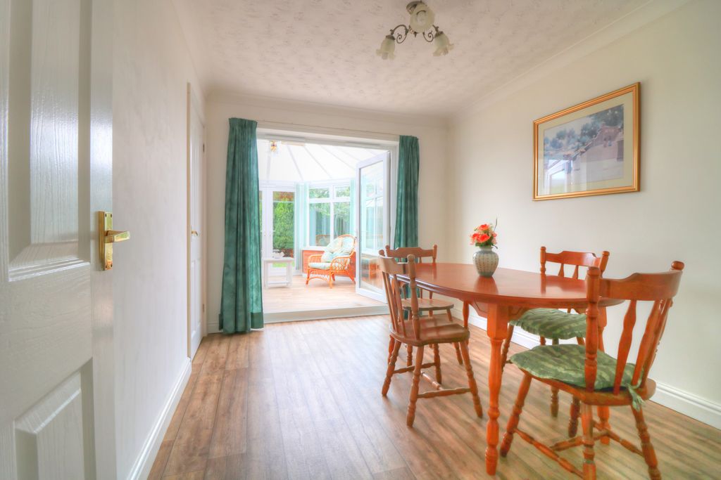 Property photo 3 of 17 Dining Room