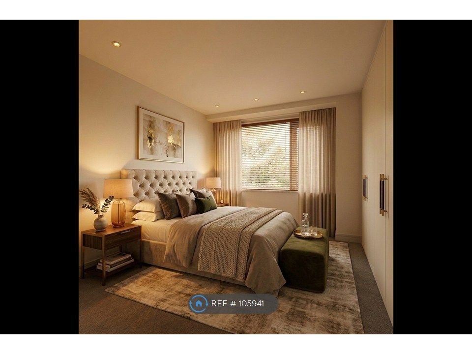 Property photo 3 of 8 Bedroom With Ensuite