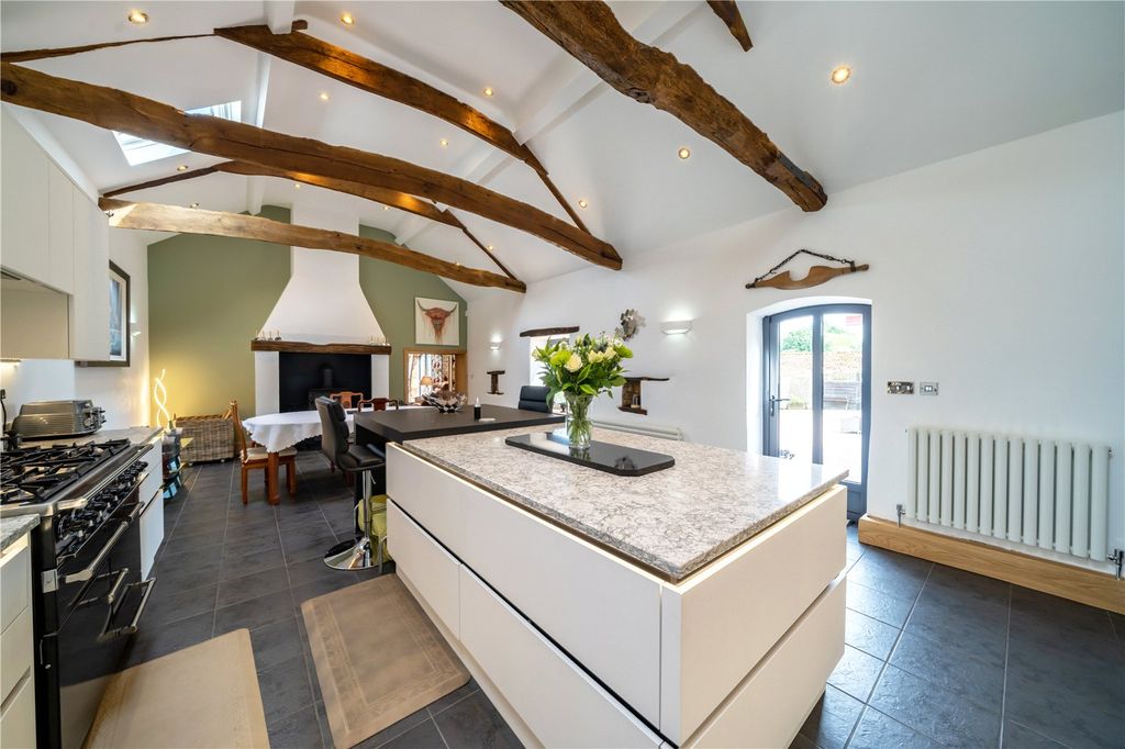Property photo 3 of 21 Fabulous Kitchen