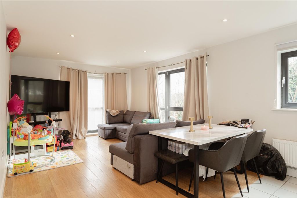 Property photo 3 of 9 3.Jpg
