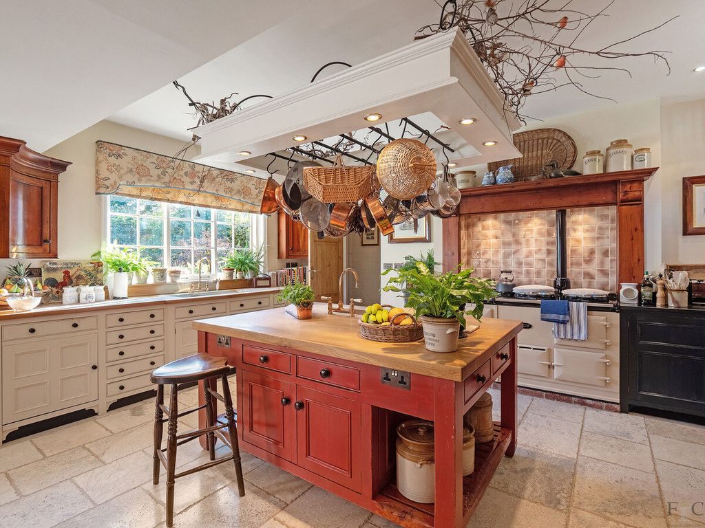 Property photo 1 of 33