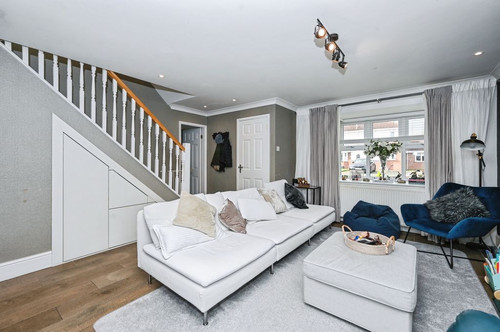 Property photo 3 of 23