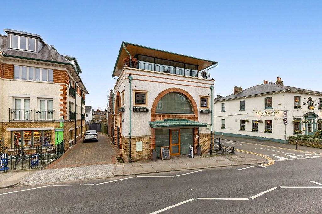 Property photo 2 of 27