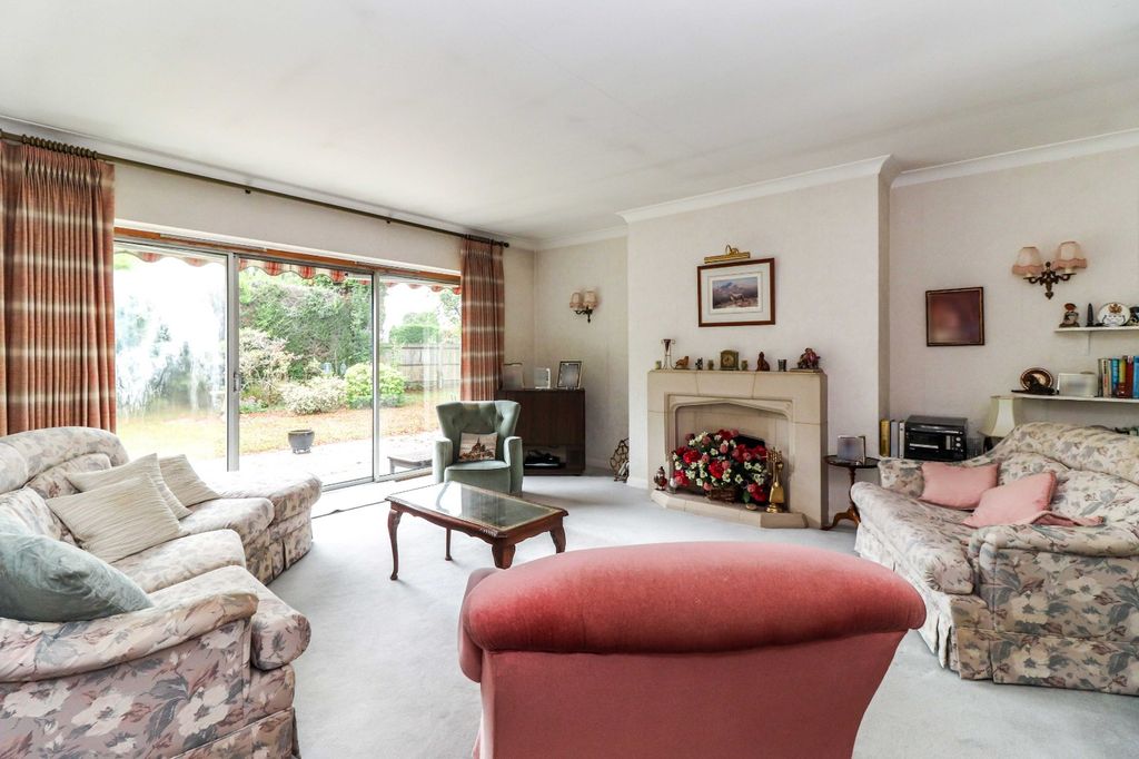 Property photo 3 of 11 Sitting Room