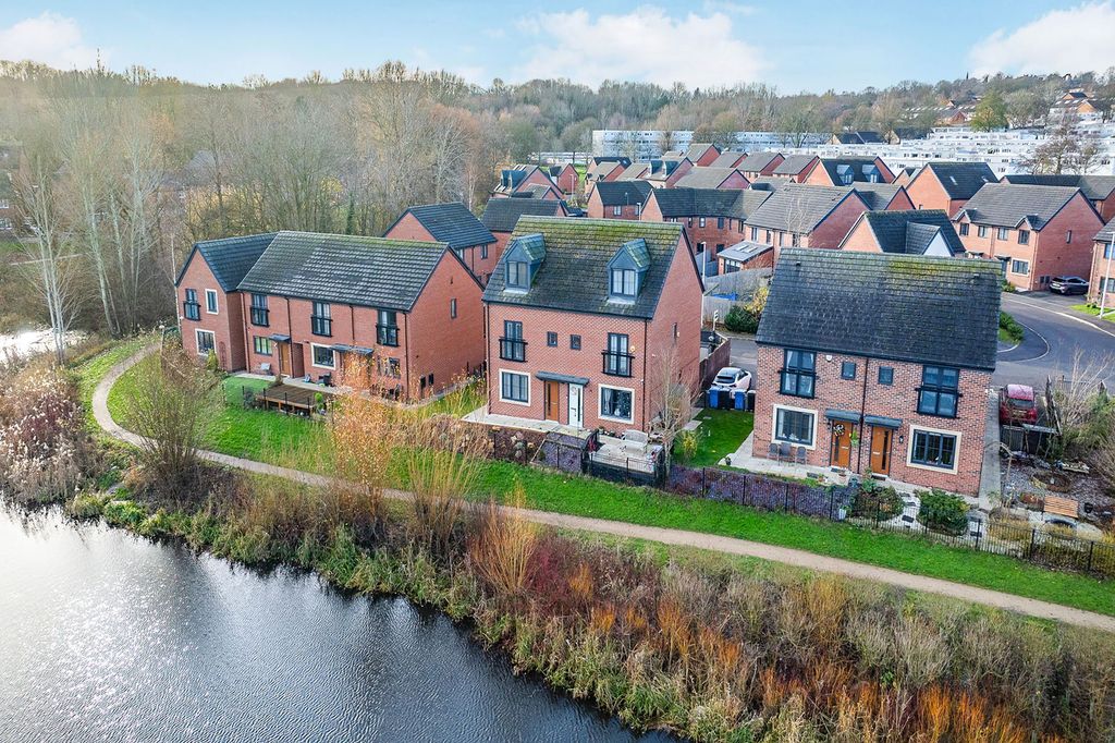 Property photo 1 of 28