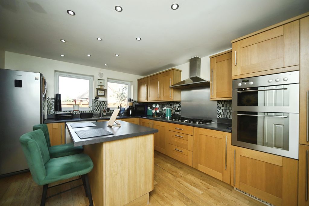 Property photo 2 of 20