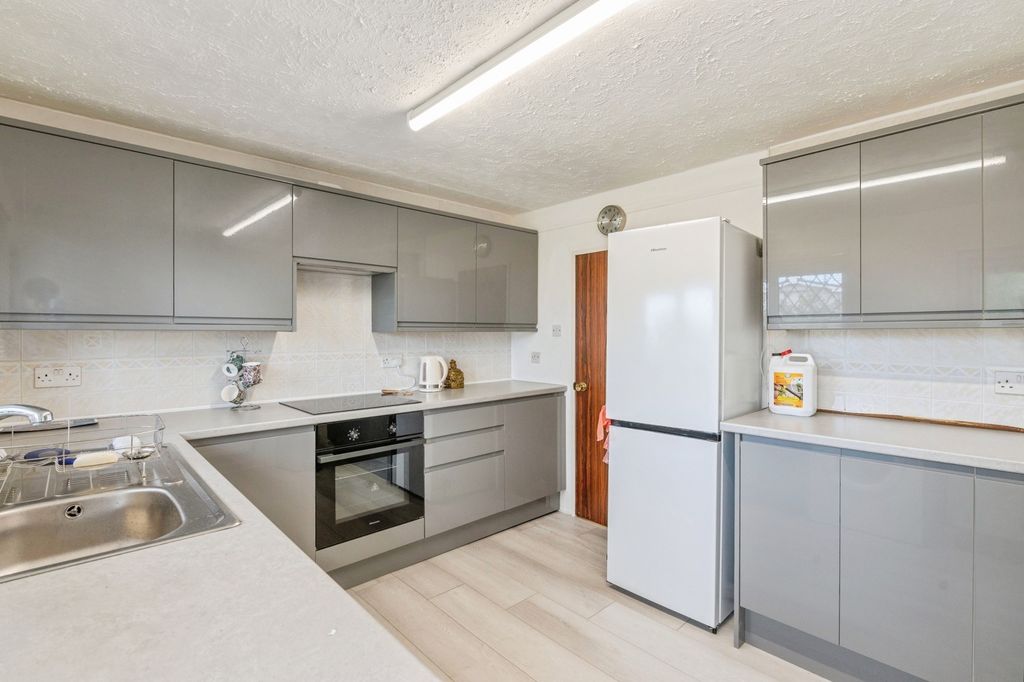 Property photo 3 of 32 Pbox-Img.Jpg