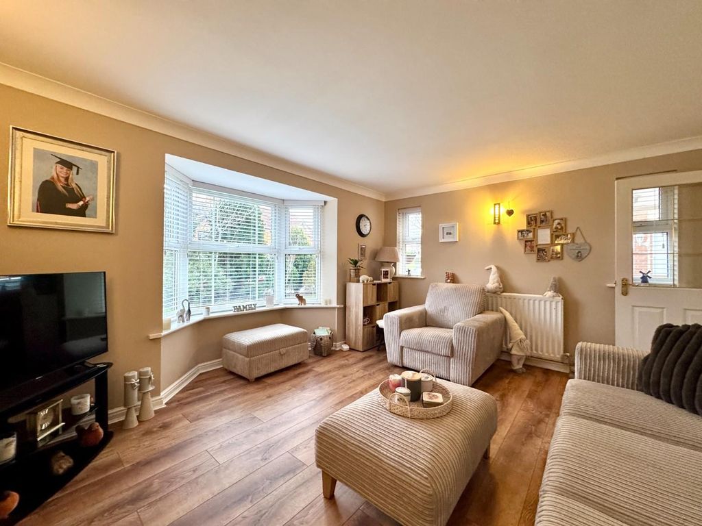 Property photo 2 of 19 Lounge