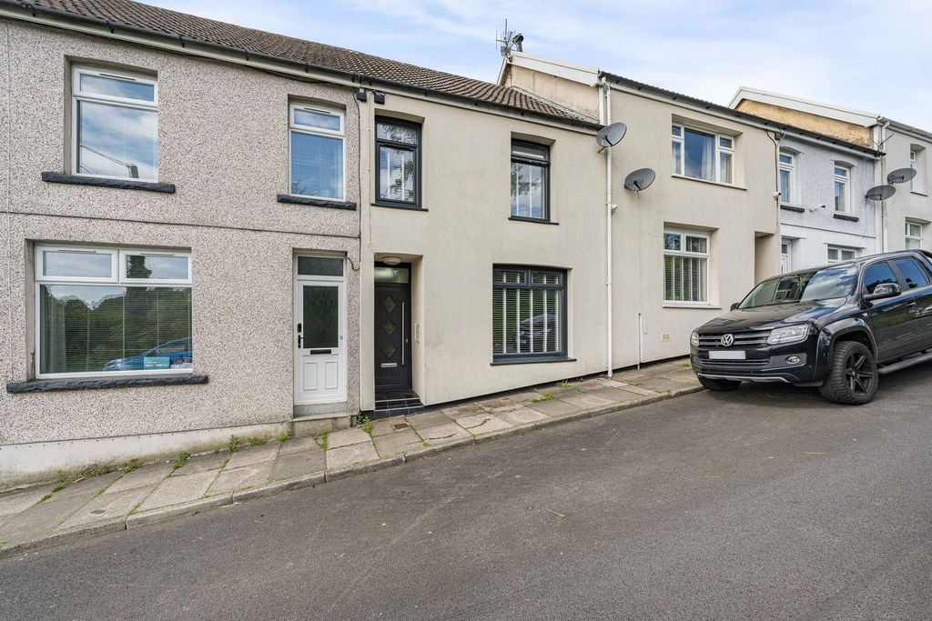 Property photo 2 of 24