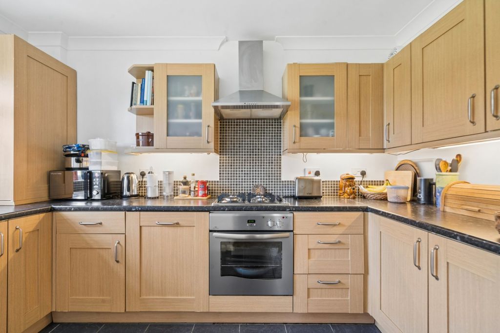 Property photo 3 of 18 Kitchen