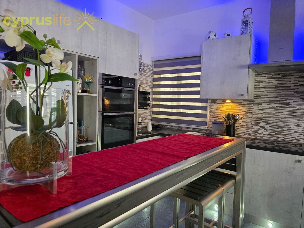 Property photo 1 of 34