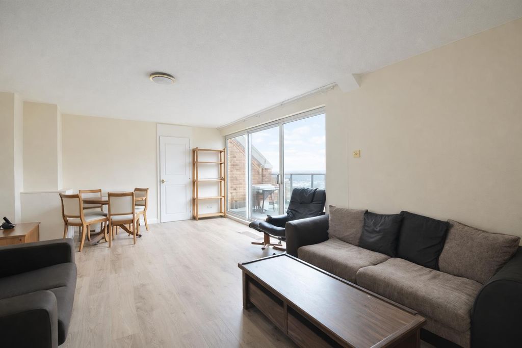 Property photo 1 of 6 Lounge.Png