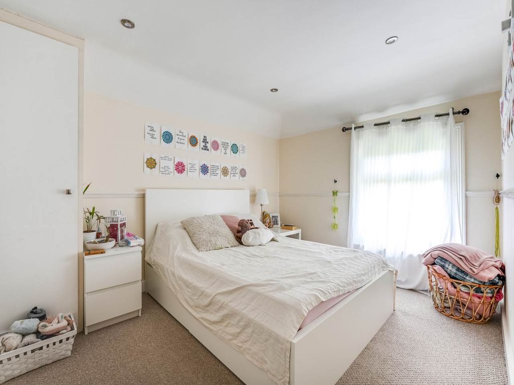 Property photo 2 of 9 Bedroom