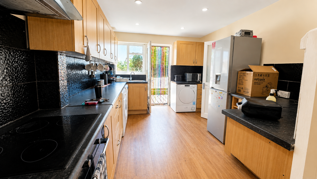 Property photo 3 of 12 Kitchen