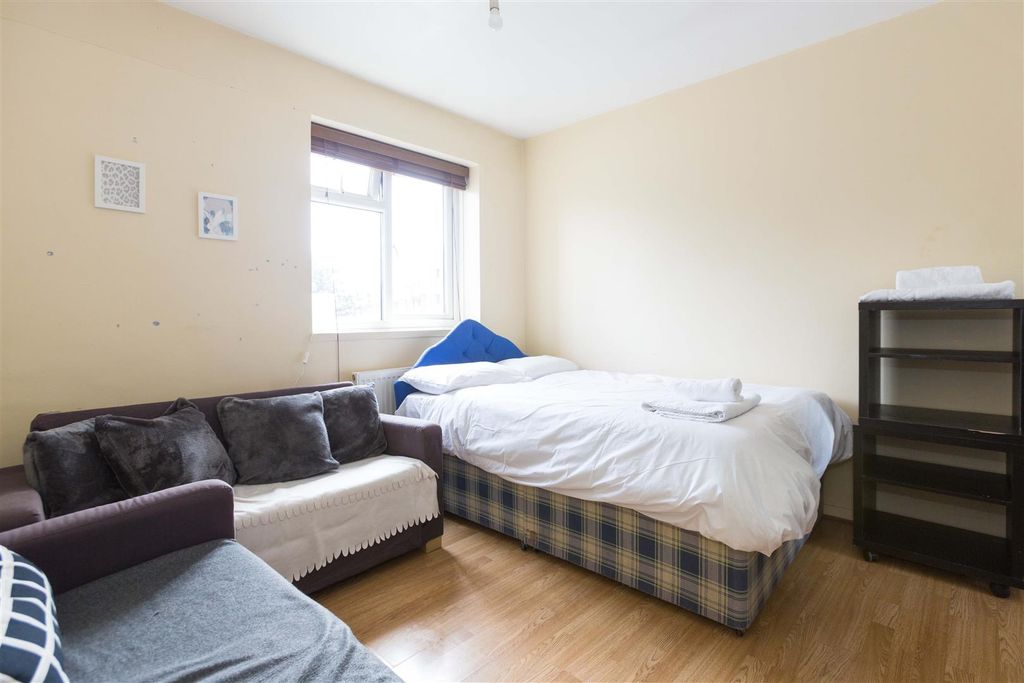 Property photo 1 of 17 19_07_13 Charolette Road_London_Mos-2.Jpg