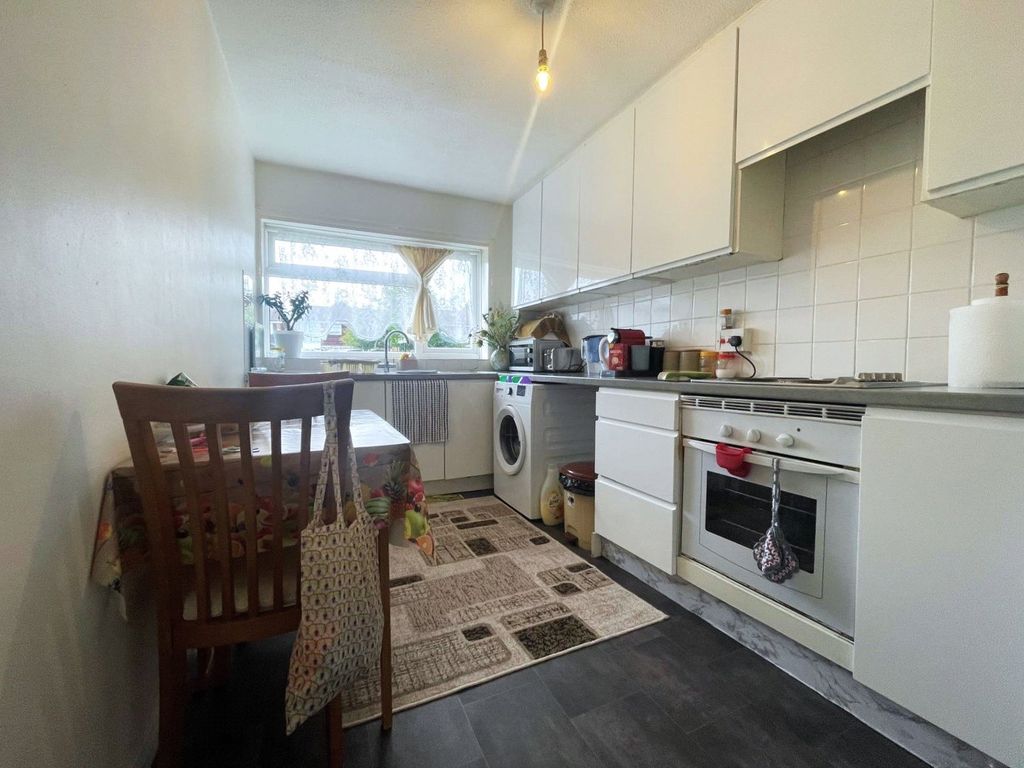 Property photo 2 of 6 Kitchen