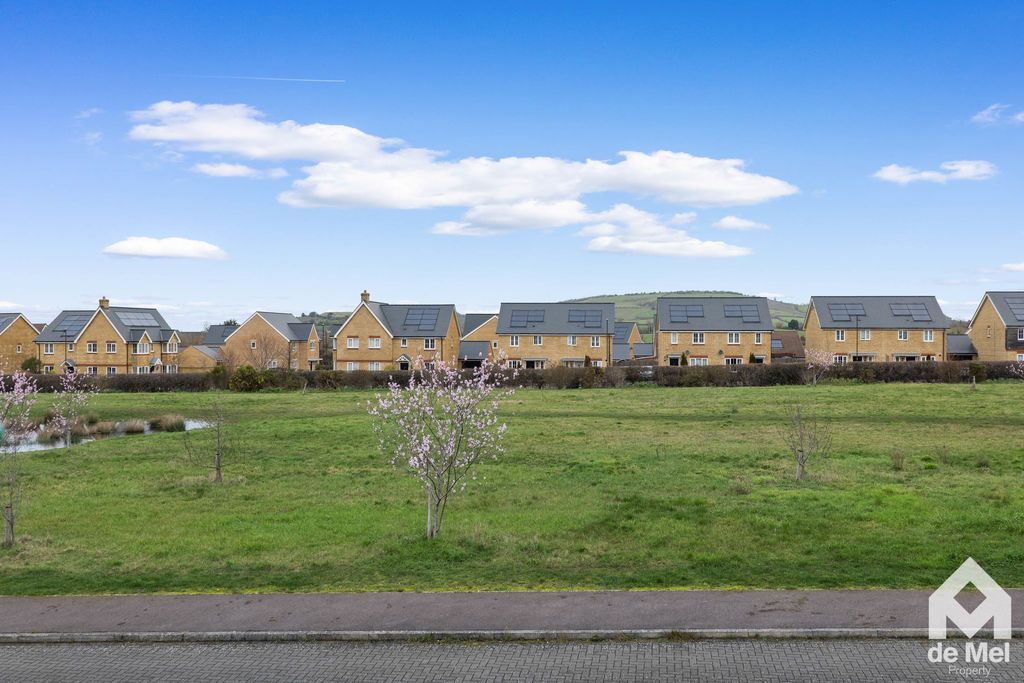 Property photo 2 of 16 Photo 1