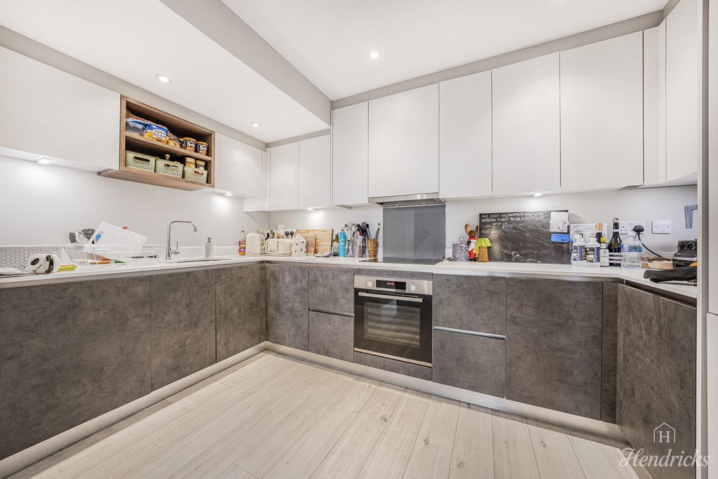 Property photo 2 of 28