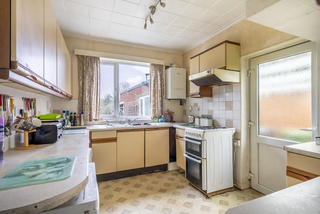 Property photo 2 of 14 Kitchen