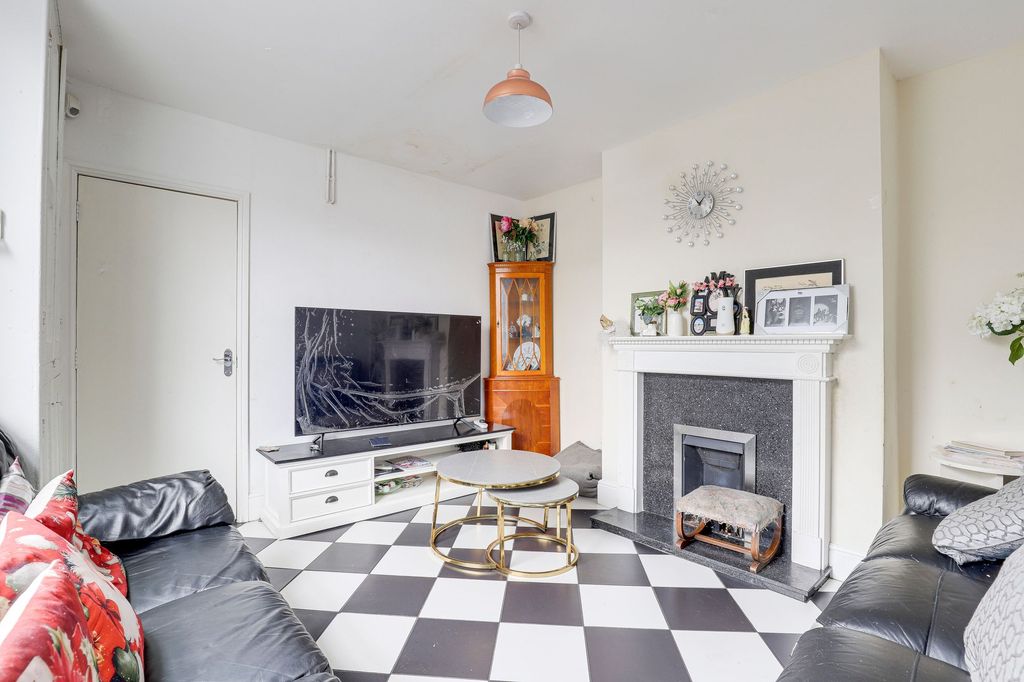 Property photo 2 of 14