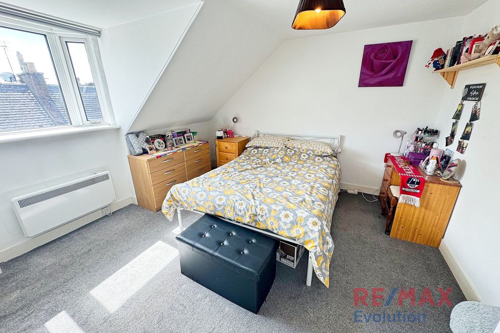 Property photo 3 of 10 Bedroom 1