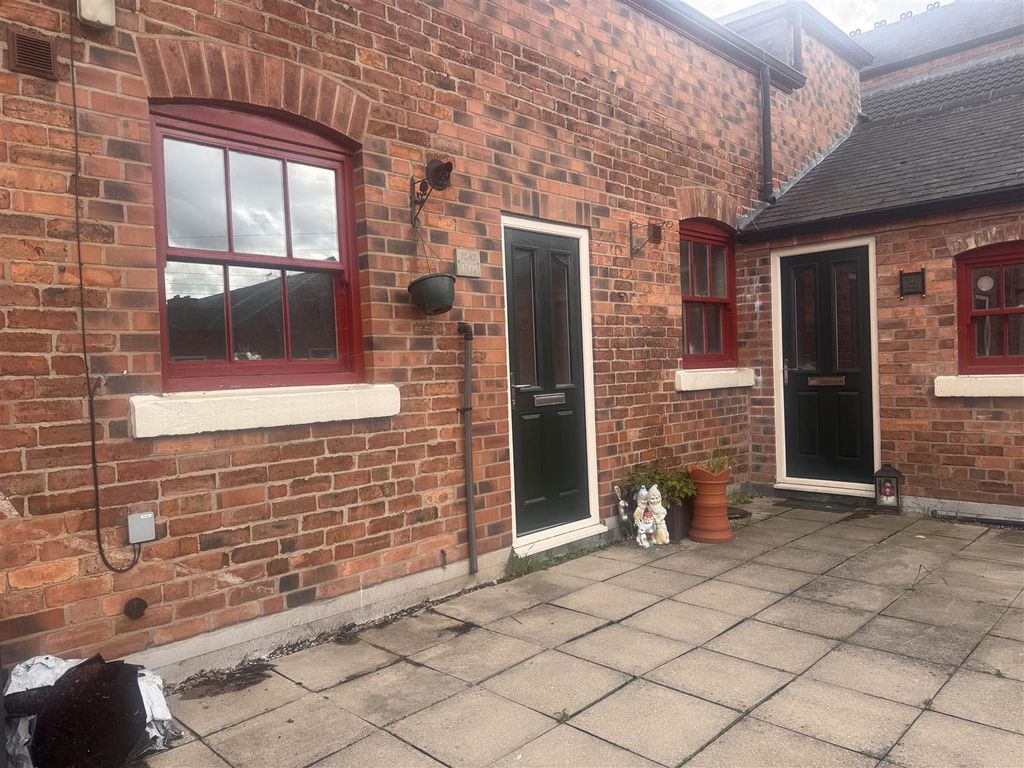 Property photo 1 of 6 Entry