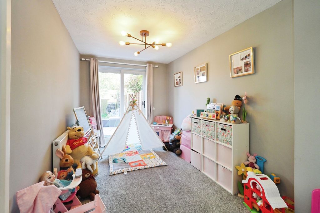 Property photo 3 of 20 Cosy Yet Airy Lounge/Dining/Family Space