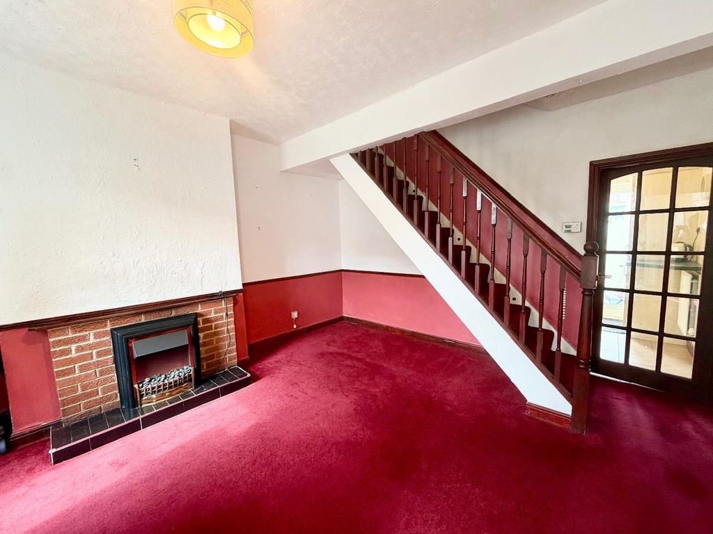 Property photo 3 of 12 Lounge