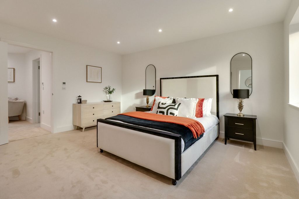 Additional image 17 of 4 bed semi-detached house for saleHurst Road, East Molesey KT8