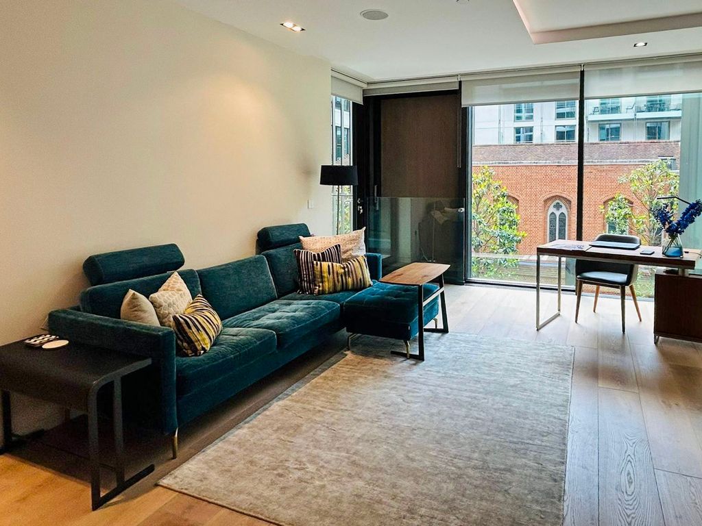 Property photo 3 of 10 Lounge New