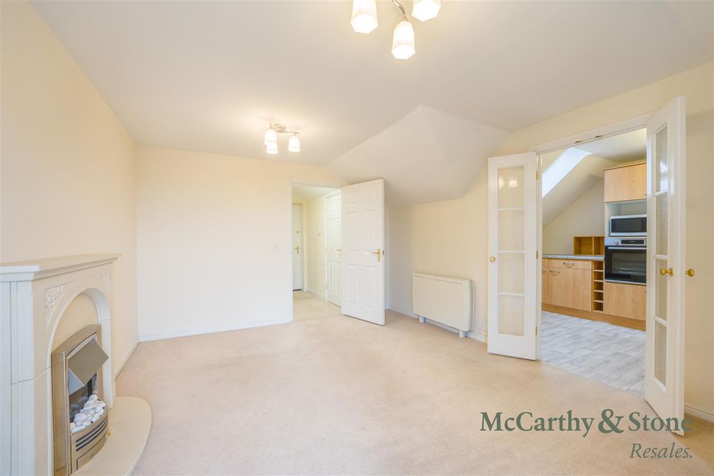 Property photo 2 of 20 8703872-Interior05.Jpg