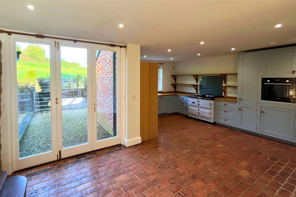 Property photo 3 of 9 Kitchen