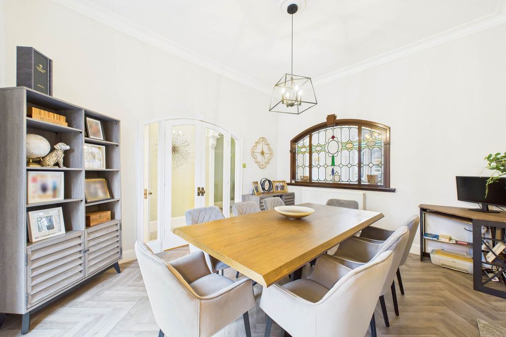 Property photo 3 of 31