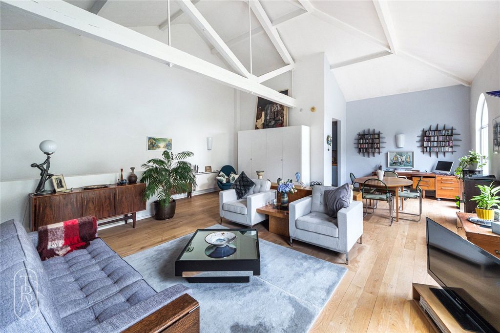 Property photo 3 of 28 Picture No. 01