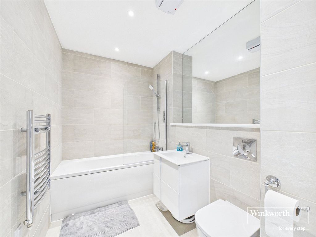 Property photo 2 of 7 Bathroom